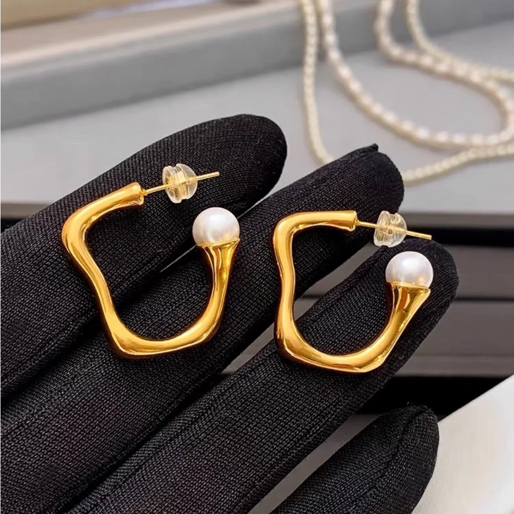 Elegant Gold Pearl Earrings - Picture 1 of 6